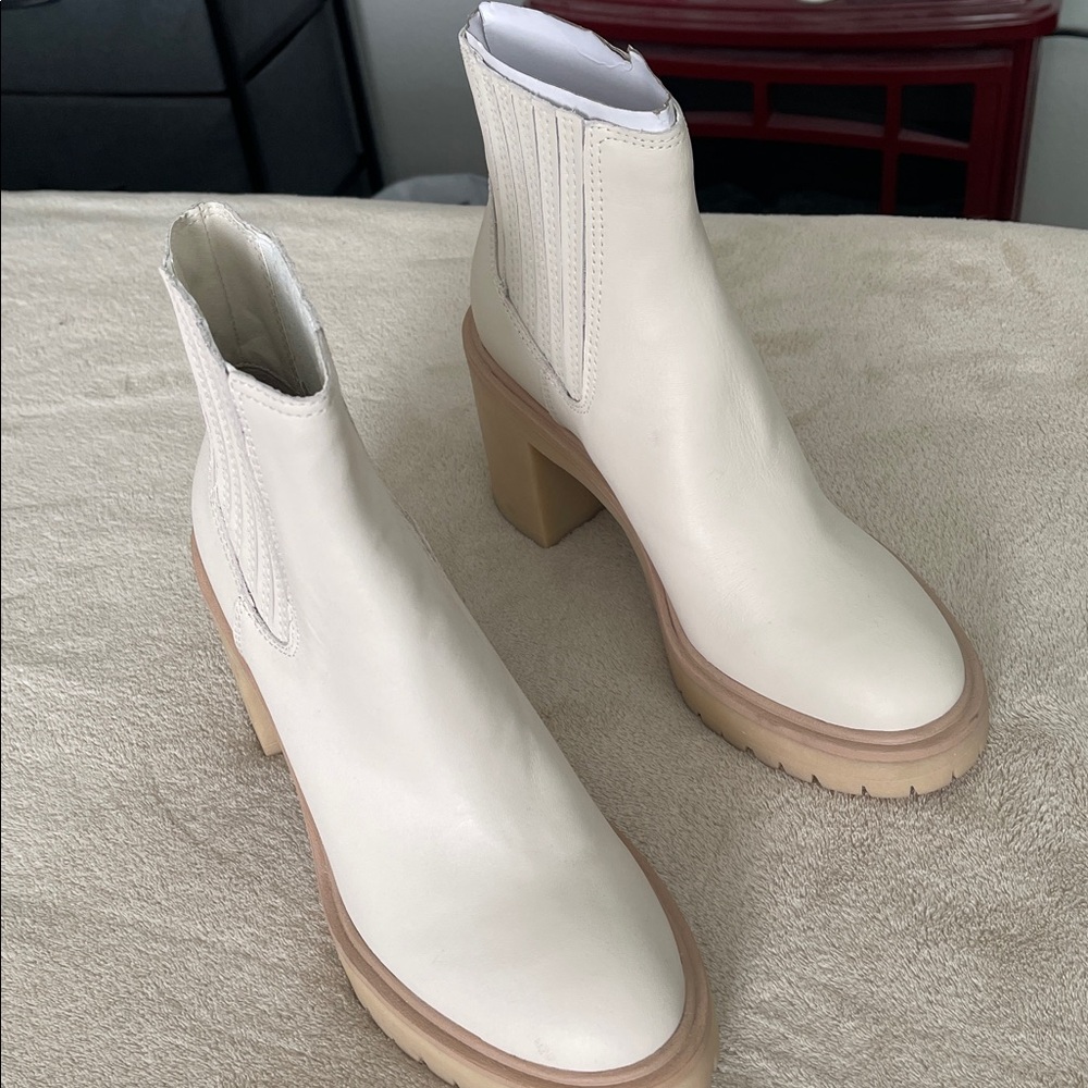 NWOB Dolce Vita Cream Chunky Heal Boot SZ 9.5 - Picture 2 of 10